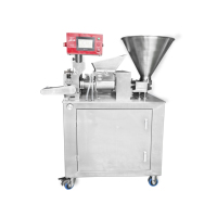 Machines automatiques pour la fabrication d'empanadas, de dumplings, de raviolis carrés, de samosas, de rouleaux de printemps, de dushbara et de pâtés jamaïcains