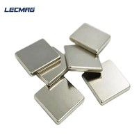 Aimant en bloc carré triple nickelé en NdFeB, aimant néodyme rectangulaire sur mesure