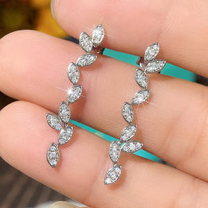 E2183 Orecchini in oro bianco con diamanti taglio marquise naturali stile classico da donna - Product Image 4