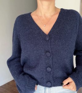 Cárdigan de punto de seda suave de manga larga con cuello en V para mujer, informal y acogedor, al por mayor, suéter de invierno estampado a la moda con logotipo frontal - Product Image 4