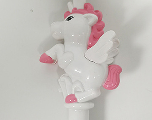Baguette magique de rêve de la licorne à sept couleurs qui fait crier chaque enfant, qui tourne et brille avec la musique - Product Image 4