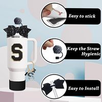 Kit d'accessoires pour gobelet de 40 oz : Ensemble de décoration de tasse, nœud à paillettes, patch lettre initiale, breloque pour tasse, base en silicone, décoration de couvercle (tasse non incluse)