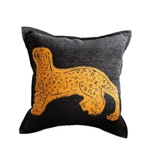 Bantal Sofa Bordir Hewan Eksotis Mewah Vintage, Leopard Cokelat, Tepi Lebar yang Dapat Disesuaikan