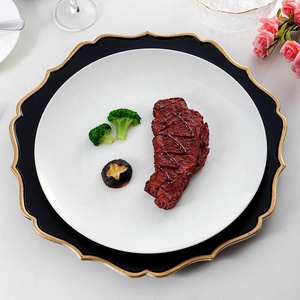 Assiettes de présentation irrégulières en plastique noir, rose et bleu de 13 pouces avec bord doré et motif floral pour la décoration de mariages, fêtes et événements - Product Image 4