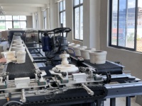 Machine automatique de formage de céramique Ligne de production d'argile en grès cérame Équipement de fabrication avec fonction de moulage