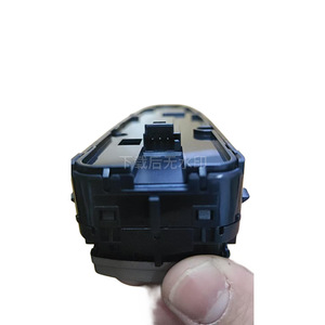 สวิตช์ยกกระจกหน้าซ้าย Mercedes-Benz Viano W447 รุ่น 4479054203 แบบไฟฟ้า 12V สวิตช์อัตโนมัติ - Product Image 3