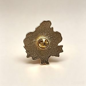 Broche de flor esmaltado personalizado por el fabricante, broche de rosa chapado en oro de aleación de zinc con perla para accesorio de ropa, pedido al por mayor - Product Image 6