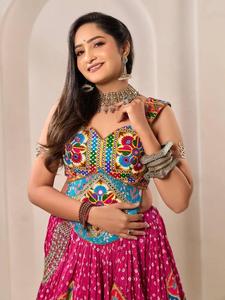 Navratri Special <b>Chaniya</b> <b>Choli</b> In Heavy Muslin Cotton With Lehenga <b>Choli</b> Dupatta Set For Women Traditional Festive Wear Garba - Product Image 6