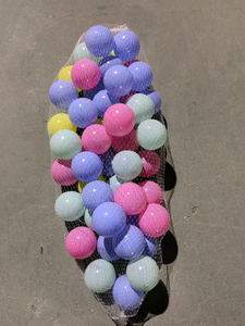 Balles océaniques colorées en plastique creux de 5/5,5/6/7/8 cm, vente directe d'usine en gros pour aires de jeux intérieures - Product Image 2