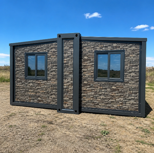 Casa Container Espandibile con Effetto Pietra Impilata, Telaio Scuro e Finestre Scorrevoli per Glamping su Terreni Aridi - Product Image 1