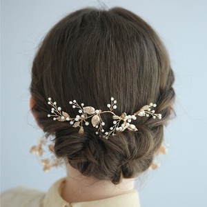 Gioielli per feste di anniversario fascia per capelli foglia dorata accessori per <span class=keywords><strong>pettine</strong></span> da sposa per matrimonio a pettini laterali con perla - Product Image 2