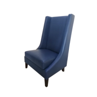 Fauteuil d'appoint de luxe en tissu PU avec dossier haut et structure en bois, idéal pour salon, appartement, hôtel ou hall d'entrée.