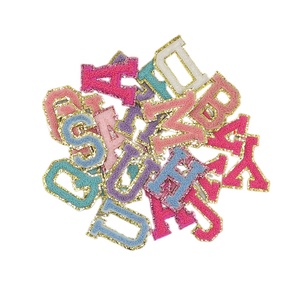 Patchs brodés personnalisés en chenille pour vêtements, motif cœur, avec sequins thermocollants, bordure dorée scintillante, qualité supérieure, écologiques, vente en gros - Product Image 2