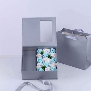 Juego de Regalo 2024 4 en 1 con Caja de Cartón y Botella de Flores Preservadas, Hecho a Mano, de Lujo y Personalizado, para Maestros, Día de la Madre y San Valentín - Product Image 6