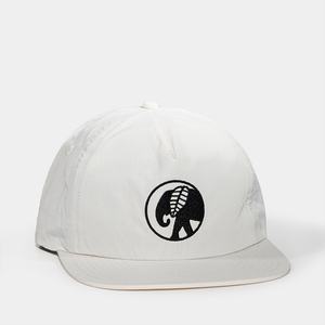 Casquettes Snapback personnalisées OEM à 5 panneaux avec logo brodé, mode simple, chapeaux en nylon blanc non structurés - Product Image 4