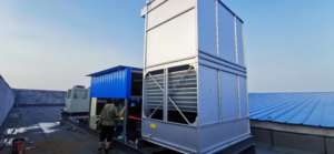 Tour <span class=keywords><strong>de</strong></span> <span class=keywords><strong>refroidissement</strong></span> à flux croisé fermée, condenseur évaporatif à ammoniac et fréon avec unité <span class=keywords><strong>de</strong></span> transfert <span class=keywords><strong>de</strong></span> chaleur à haut rendement, ventilateur et pompe - Product Image 5