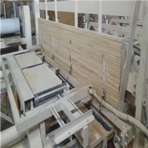 Presse hydraulique pour panneaux à jointures de doigts pour bois stratifié - Product Image 3