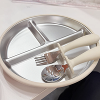 Ensemble de repas pour bébé 3 pièces en acier inoxydable sans BPA, assiette à ventouse détachable, cuillère et fourchette à poignée en silicone facile à nettoyer, logo personnalisé
