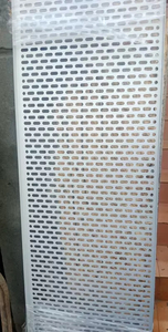 Achetez un chemin de câbles perforé en acier inoxydable pour la gestion des fils électriques industriels et le système de distribution d'énergie - Product Image 3