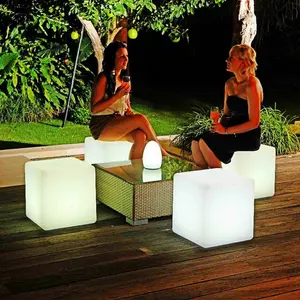 LED 바 의자와 식당 의자 세트 바 가구 빛나는 테이블 원격 제어 다채로운 커피 테이블 플라스틱 테이블