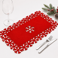 Décoration de table rectangulaire en feutre polyester découpée au laser à motifs floraux rouges