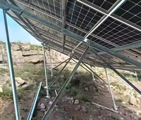Structure de montage au sol solaire optimisée en termes de coûts pour les centrales électriques à grande échelle