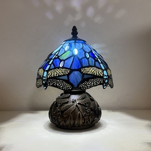 Lámpara de Mesa LongHuiJing de Estilo Escandinavo con Cúpula de Vidrio de 8 Pulgadas, Diseño de Libélula Azul Marino, LED, Hecha a Mano, Estilo Vintage - Product Image 1