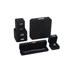 Boîte à bijoux en velours vert de luxe Everwin 18,5x18,5x4,3cm Logo personnalisé Recyclable - Product Image 1