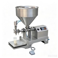 Machine de remplissage de pâtes avec mélangeur et chauffage pour pâtes de curry et pâtes de fruits, dotée d'une machine de remplissage à piston et d'un trémie