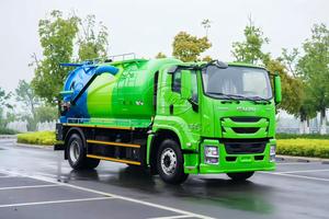 Camión de succión de alcantarillado Isuzu GIGA con potencia de succión súper fuerte, alta eficiencia para dragado de alcantarillado y limpieza de fosas sépticas. - Product Image 2