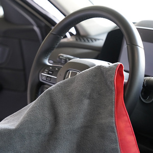 Toalla de lavado de autos Kim Ryan, de gamuza y coral, de doble cara, gruesa y altamente absorbente para la limpieza de vehículos - Product Image 1