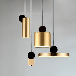 โคมไฟเพดานสไตล์นอร์ดิกแบบสามดวง ดีไซน์โมเดิร์นเรียบหรู เหมาะสำหรับห้องนอน/ข้างเตียง โคมไฟระย้าสำหรับห้องรับประทานอาหาร - Product Image 3