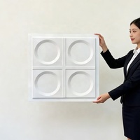 Panneau de plafond en PVC 3D de luxe, élégantes dalles de plafond en plastique texturées géométriques pour une décoration intérieure haut de gamme