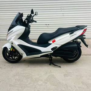 Scooter de Turismo Premium KYMCO1 Xciting <span class=keywords><strong>300</strong></span> de <span class=keywords><strong>300</strong></span> cc - Product Image 4