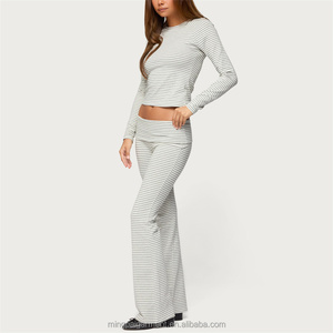 Set Loungewear <span class=keywords><strong>a</strong></span> <span class=keywords><strong>Righe</strong></span> per Donna, Top Corto <span class=keywords><strong>a</strong></span> Maniche Lunghe in Morbido Cotone e <span class=keywords><strong>Pantaloni</strong></span> <span class=keywords><strong>a</strong></span> Vita Alta, Completo Casual da Casa in Due Pezzi - Product Image 4