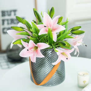 Fiori Artificiali di Lusso in Seta Fatti a Mano, 3 Teste di Giglio Bianco Effetto Reale, Moderni per Decorazioni Domestiche e per il Giorno di Scherzi d'Aprile - Product Image 6