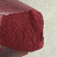 Les fabricants fournissent directement le pigment rouge d'oxyde de fer 110 120 130 pour la teinture de sol en mortier de béton, brique de ciment et d'asphalte
