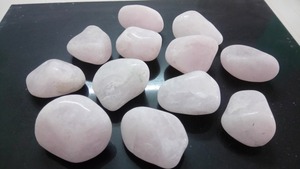 Pierre de quartz rose naturelle de qualité supérieure, design moderne pour utilisation hôtelière, approvisionnement spécial des mines pour bijoux de guérison, galets bruts - Product Image 6