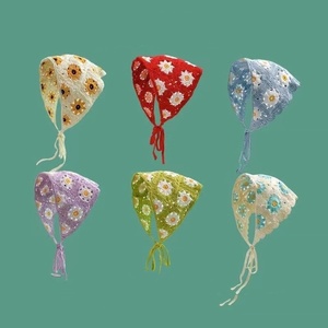 Écharpe triangulaire tricotée élégante et douce pour femme, motif marguerite polyvalent, accessoire de mode pour cheveux - Product Image 3