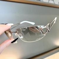 Lunettes de soleil œil-de-chat sans monture pour femmes, monture métallique double cœur évidé, verres dégradés UV400, style mode urbain, vente en gros