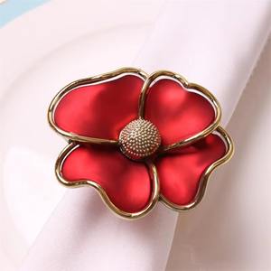 Vente en gros de ronds de serviette luxueux en fer doré avec fleurs, décoration de table de mariage écologique et durable, porte-serviettes en perles argentées - Product Image 4