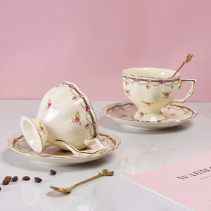 Châu Âu Cổ Điển Rose Sứ Cà Phê & Tea <span class=keywords><strong>Set</strong></span> Phong Cách Tiếng Anh Trà Chiều Thiết Kế Cốc Lớn Với Muỗng Cho Nhà Sử Dụng Sữa - Product Image 5