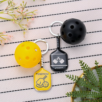 Porte-clés mini tendance en métal imitation balle de pickleball, ornement de mode pour les passionnés de sport et les enfants – Vente en gros usine