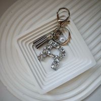 Porte-clés personnalisé en résine, lettres de l'alphabet, strass de corail rouge, pendentif de voiture, accessoires de charme