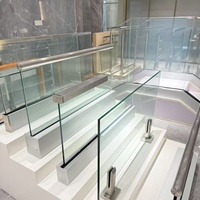 Balustrade moderne sans cadre en verre trempé pour balcon, terrasse et escalier extérieur de villa et d'hôtel