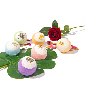 Bombes de bain colorées en forme de boule, 100% naturelles, vegan, biologiques, avec fleurs séchées, emballage personnalisé, vente en gros à bas prix - Product Image 1