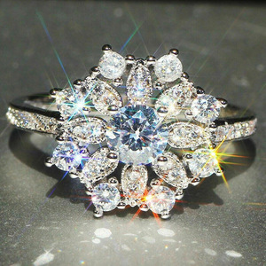 Anello con fiocco di neve per donna, elegante gioiello di lusso per l'indice - Product Image 2