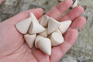 ตัวหมากรุกไม้ธรรมชาติ ทนทาน ชิ้นส่วนเกมคลาสสิกสำหรับเกมกระดาน การเล่นเชิงกลยุทธ์และการเรียนรู้ ตัวหมากรุกไม้ - Product Image 2