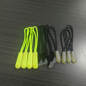 Tirador de cremallera de TPU de alta calidad, lengüeta de tracción con logotipo personalizado para bolsos de ropa de moda, chaquetas y zapatos con opciones de diseño personalizado - Product Image 4