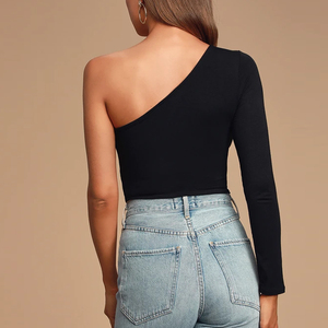 Camiseta corta de manga larga de un hombro de color sólido negro de punto de bambú para mujer al por mayor - Product Image 3